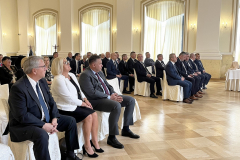 28-wydarzenie-odznaczenia-pracowników-Huty-Pokój-goście