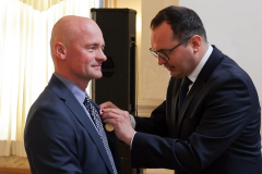 21.-Pan-Krzysztof-Kępa-odznaczony-pracownik-Huty-Pokój-Profile-Sp.-z-o.o.