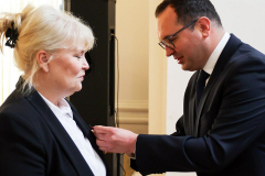 26.-Pani-Sonia-Ogińska-odznaczony-pracownik-Huty-Pokój-S.A.